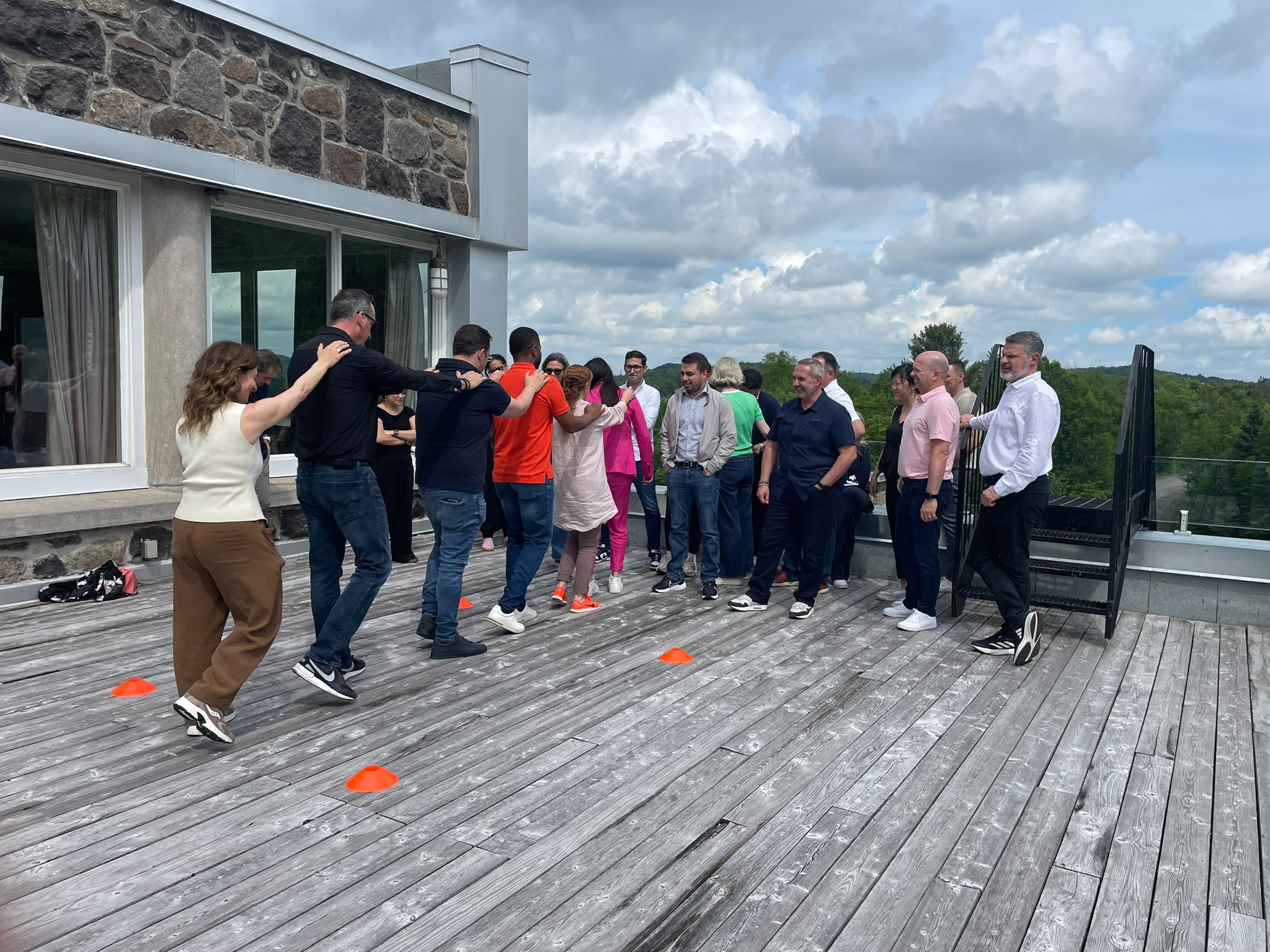 Activité de collaboration RBC sur la terrasse de StoneHaven